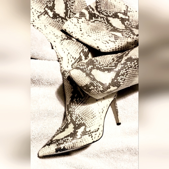 Steve Madden Python Print - Picture 3 of 5
